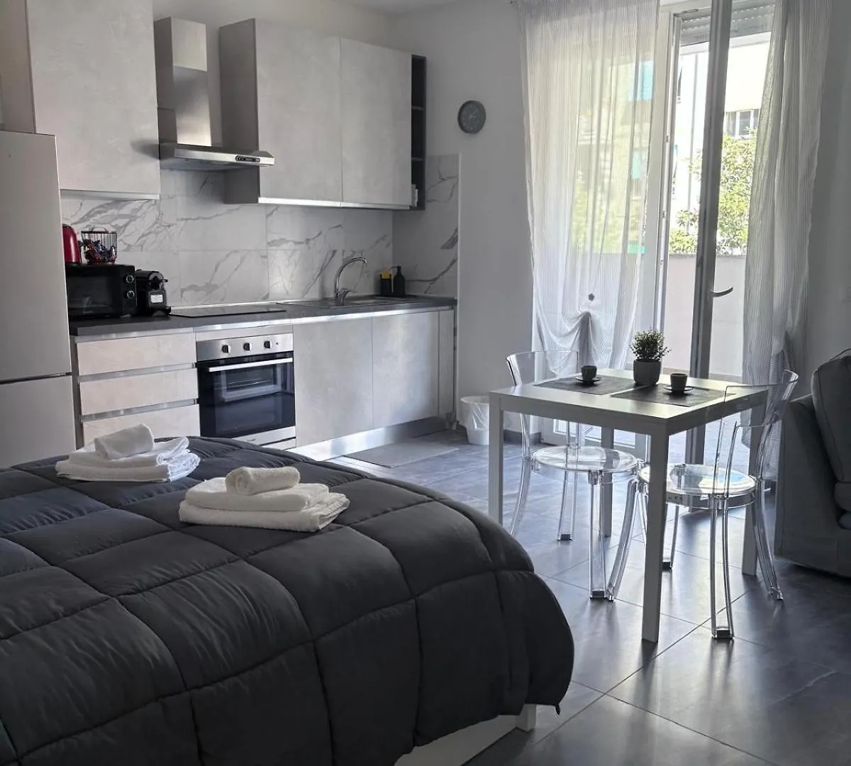 Mirti Suite Roma 0*, Rome